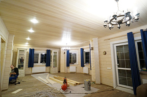 Вдохнуть жизнь в стены: полный цикл отделки дома из клееного бруса