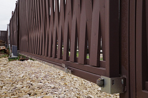 Современный забор в стиле Барнхаус для коттеджа в Вишневом Саду