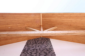 Не просто баня, а место силы: проект с парной на троих, уютной комнатой отдыха и крытой террасой