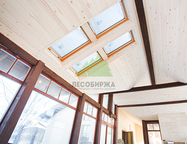 Чем обшить потолок в деревянном доме — популярные варианты отделки