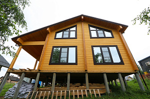 Покраска фасада и архитектурных элементов дома в КП "Ла-Манш"