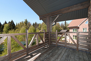 Фасад в стиле Шале: Изысканный коттедж в Новом Щеглово от Лесобиржи-Спб