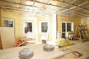 Вдохнуть жизнь в стены: полный цикл отделки дома из клееного бруса