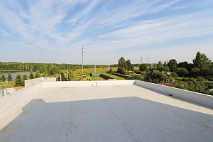 Современный каркасный дом с эксплуатируемой кровлей у Озера Врево