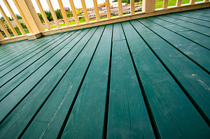 открытая веранда из лиственничной террасной доски