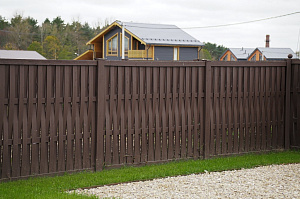 Современный забор в стиле Барнхаус для коттеджа в Вишневом Саду