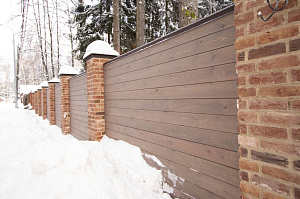 Инженерное совершенство в каждой детали: от фундамента до защитных отливов в проекте забора