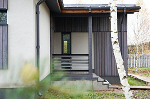 Изысканная терраса из сибирской лиственницы в Солнечной Долине