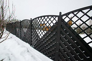 деревянный забор из шпалер