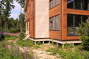 Петергоффские аллеи требуют статуса: как термолиственница преобразила каркасный дом в элитном посёлке