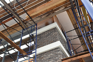 комбинация камня и дерева