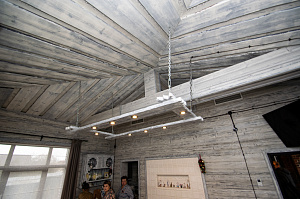 внутренняя отделка брашированным и крашеный планкеном 7