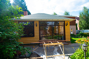 крашеная беседка