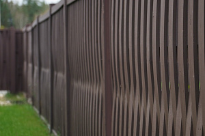 Современный забор в стиле Барнхаус для коттеджа в Вишневом Саду