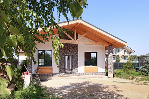 Не просто баня, а место силы: проект с парной на троих, уютной комнатой отдыха и крытой террасой