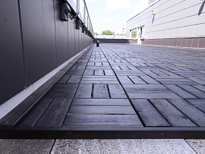 Преображение эксплуатируемой кровли: Терраса из термососны в Ленинградской области