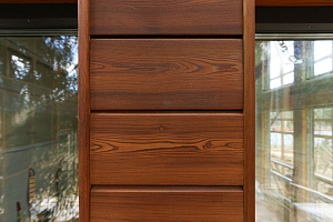 Петергоффские аллеи требуют статуса: как термолиственница преобразила каркасный дом в элитном посёлке