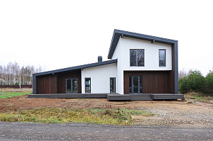 Премиальная отделка фасада и террасы лиственницей: проект ЛесоБиржи на Ладожские Берега