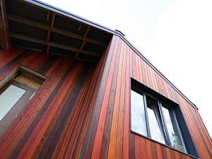 Поместье «Алексеевское»: фасад из термососны в четырех цветах — смелое решение для взыскательных владельцев

