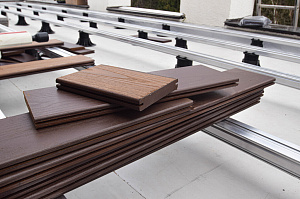 Инженерное совершенство: регулируемые опоры, алюминиевые лаги и термоясень для вашей кровли