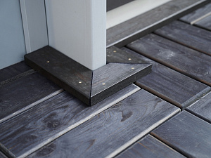 Преображение эксплуатируемой кровли: Терраса из термососны в Ленинградской области