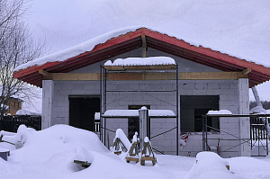 Не просто баня, а место силы: проект с парной на троих, уютной комнатой отдыха и крытой террасой