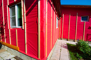 обшивка дома ветрозащитой и утеплителем