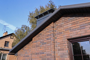 Преображение газобетонного дома: Фальцевая кровля и клинкерный фасад в КП 