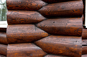 Покраска деревянного дома