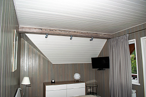 потолок из ангарской сосны под лкм