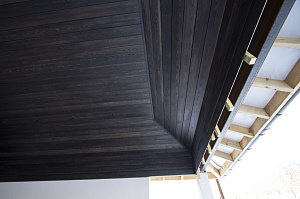 Не просто отделка, а инвестиция в качественный отдых: скошенный планкен из лиственницы и имитация бруса из кедра для зон с разной нагрузкой