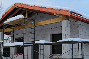 Не просто баня, а место силы: проект с парной на троих, уютной комнатой отдыха и крытой террасой