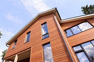 Петергоффские аллеи требуют статуса: как термолиственница преобразила каркасный дом в элитном посёлке