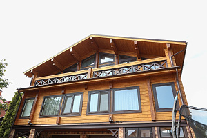 Реставрация и комплексная защита фасада двухэтажной бани в Верховский