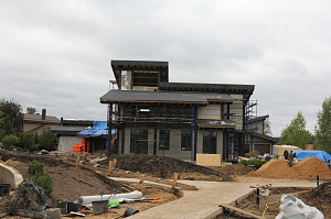 Масштабная реконструкция загородного дома: термоясень, фахверк с историей и идеальная геометрия каждого элемента