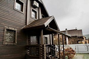 Заводская покраска + скрытый монтаж + контрастные акценты: как мы превратили обычный дом в стильный архитектурный объект