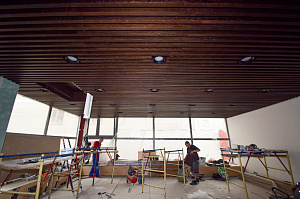 Потолок, о котором говорят: трендовое решение для статусного офиса