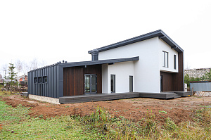 Премиальная отделка фасада и террасы лиственницей: проект ЛесоБиржи на Ладожские Берега