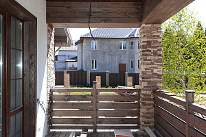 Фасад в стиле Шале: Изысканный коттедж в Новом Щеглово от Лесобиржи-Спб