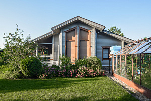 Финская надежность и русское брусовое зодчество: реставрация дома в Никольском краской Tikkurila Vinha