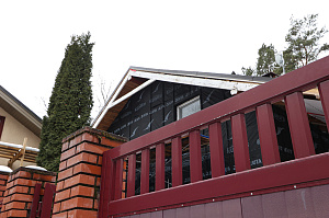 Бревенчатый дом больше не нуждается в ремонте каждые 5 лет: как вентилируемый фасад и цоколь White Hills решили проблему навсегда