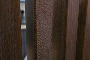 Элегантное зонирование: реечные перегородки из дуба в Кюмлено