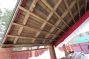 Бревенчатый дом больше не нуждается в ремонте каждые 5 лет: как вентилируемый фасад и цоколь White Hills решили проблему навсегда