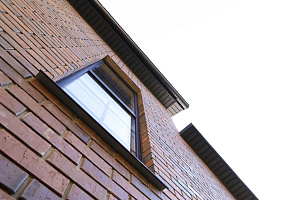 Преображение газобетонного дома: Фальцевая кровля и клинкерный фасад в КП 