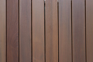 Скрытый крепёж САМО, цеховая покраска и масло Renner: почему термоясень — лучший выбор для статусного дома в Ленинградской области