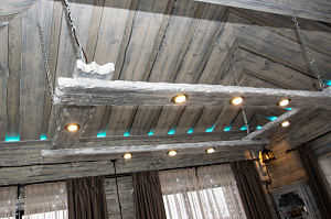 внутренняя отделка брашированным и крашеный планкеном 4