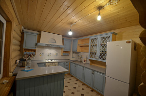 Кухня в деревянном доме