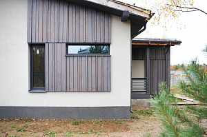 Изысканная терраса из сибирской лиственницы в Солнечной Долине