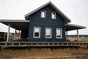 фасад из крашеного планкена