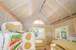 От ветхого строения к современному коттеджу: каркасный дом, который стал выгодным решением